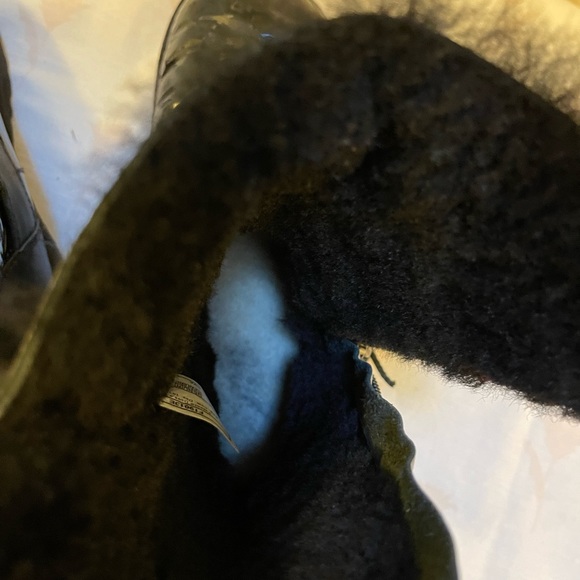 Authentic UGG Blaise mid calf patent leather boots - Picture 11 of 16